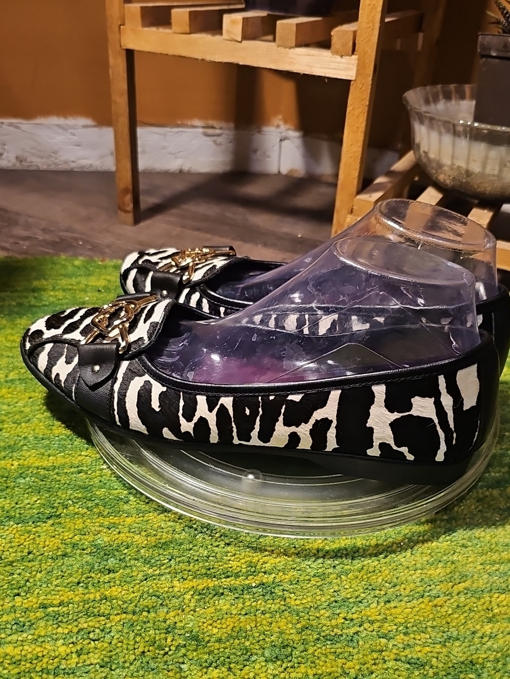 A1 Aerosoles White Black Zebra Animal Print NWOT MULES LOAFER Chain Accents 10.5 - Picture 4 of 8